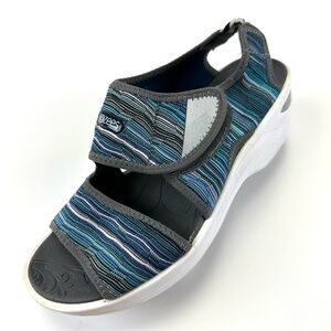Bzees neoprene beach sandals Womens size 8 comfy low wedge waterproof
